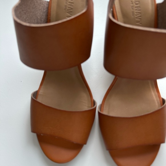 Old Navy brown wedge strappy sandals shoes. 10M - Picture 3 of 7